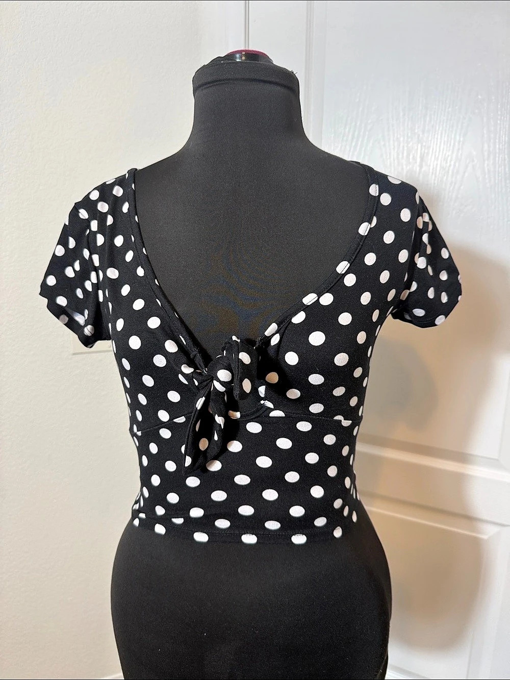 Forever 21 Retro Crop Polka Dot Tie-Front Blouse in Black & White Size Small